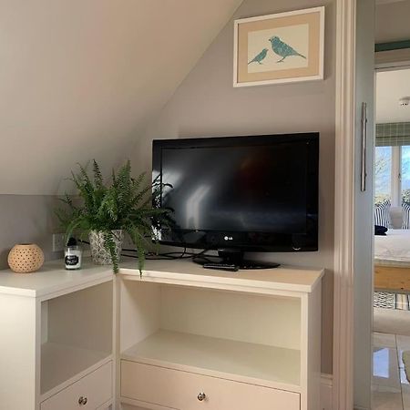 Annexe Near Malmesbury / Tetbury Apartment Hankerton Bagian luar foto